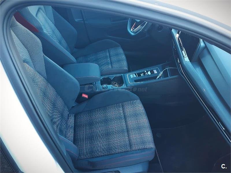 VOLKSWAGEN Golf GTI 2.0