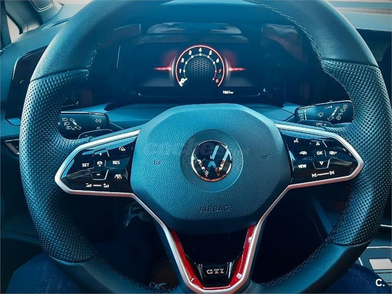 VOLKSWAGEN Golf GTI 2.0