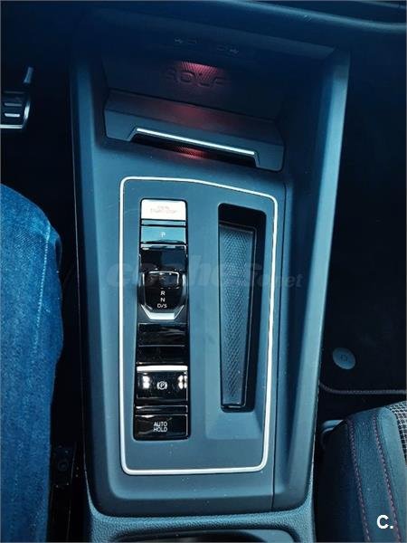 VOLKSWAGEN Golf GTI 2.0