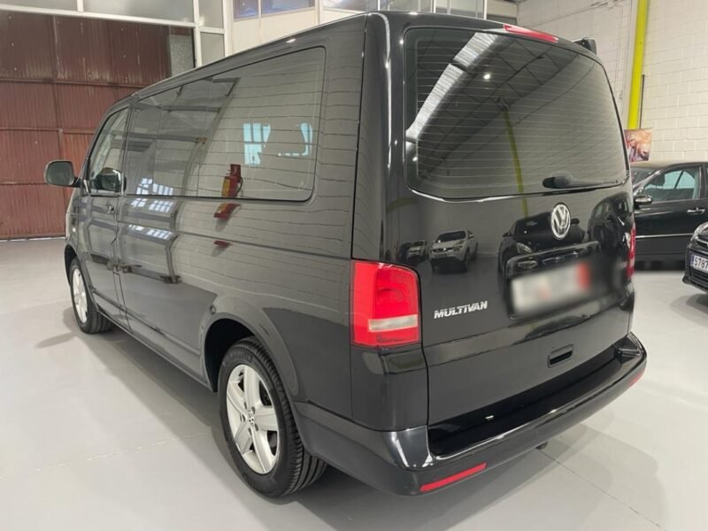 VOLKSWAGEN Multivan