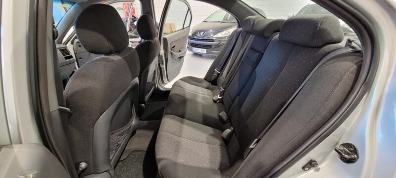 HYUNDAI ELANTRA 1.6 GLS