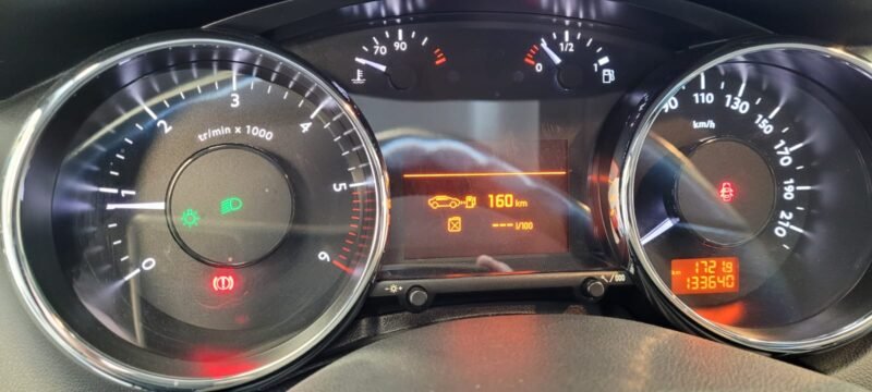 PEUGEOT 5008 1.6 hdi