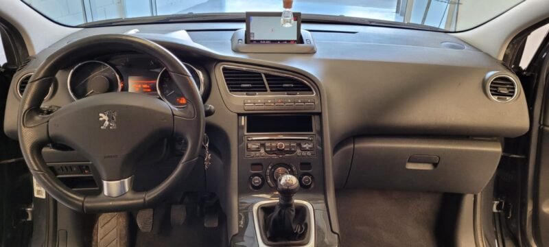 PEUGEOT 5008 1.6 hdi