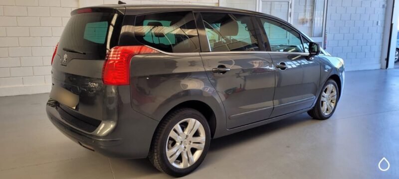 PEUGEOT 5008 1.6 hdi