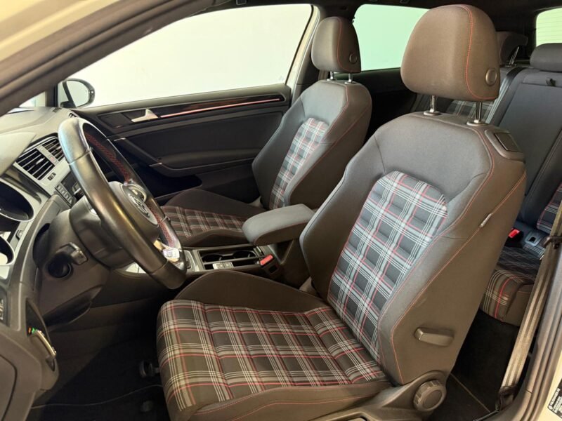 VOLKSWAGEN GOLF GTI GTI Performance 2.0 TSI