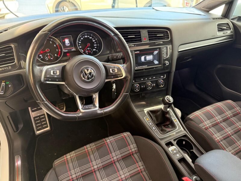 VOLKSWAGEN GOLF GTI GTI Performance 2.0 TSI