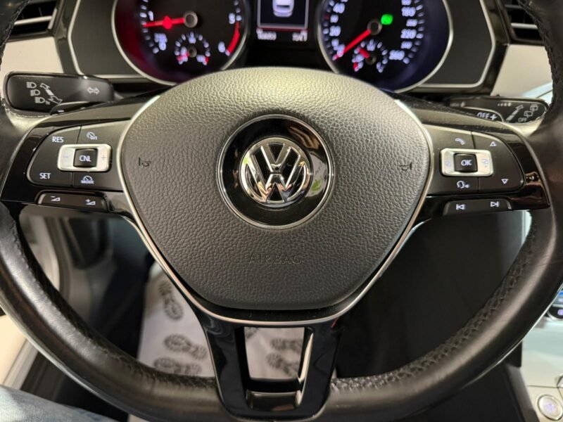 VOLKSWAGEN Passat EDITION