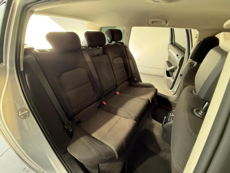 VOLKSWAGEN Passat EDITION